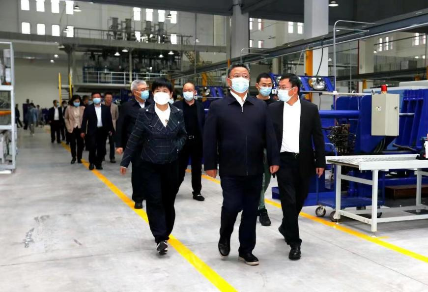 北碚區領導視察參觀華虹儀表“智能電網電能計量產業”項目基地